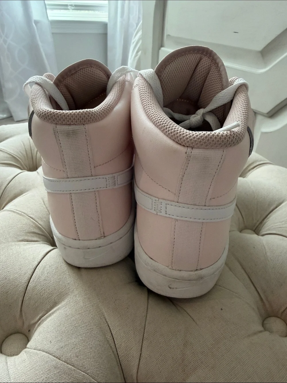 Nike mid top
